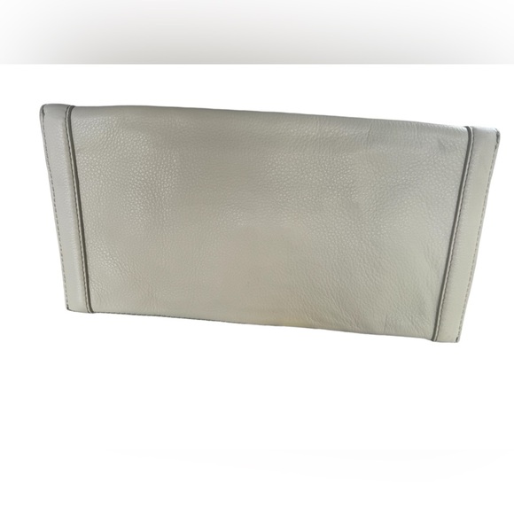 Banana Republic Women's Genuine Leather Handbag Clutch in Bone White. - Picture 4 of 5